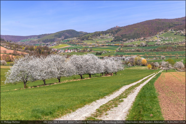 DB 6152 166-5 mit KT 68327 "DHL-Zug" Hamburg-Billwerder Ubf - Nürnberg Hafen in Oberrieden (Bad Sooden-Allendorf) am 18.04.2022
